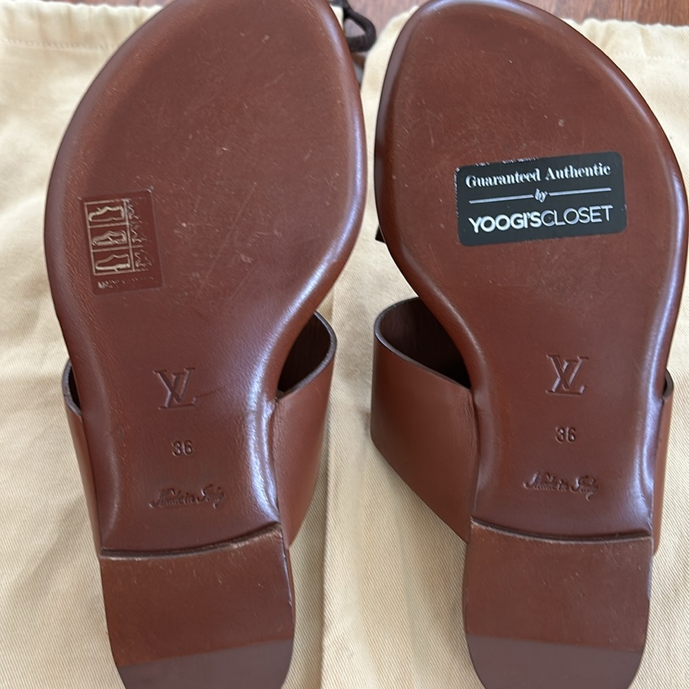 Louis Vuitton Woodcut Sandal . Size 36. Brown leather with gold metal logo. - Picture 4 of 7